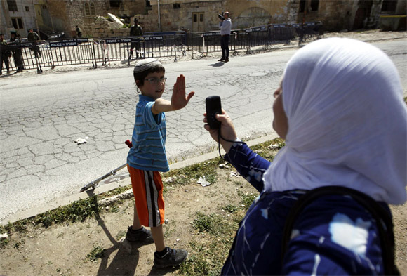West Bank: Evicting Jewish settlers