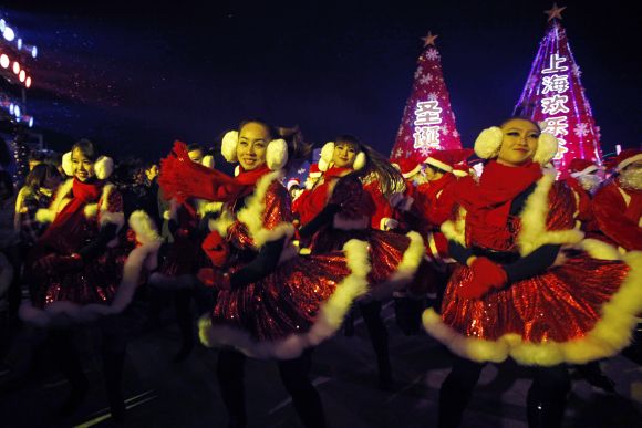 IN PHOTOS: World immersed in Christmas fervour