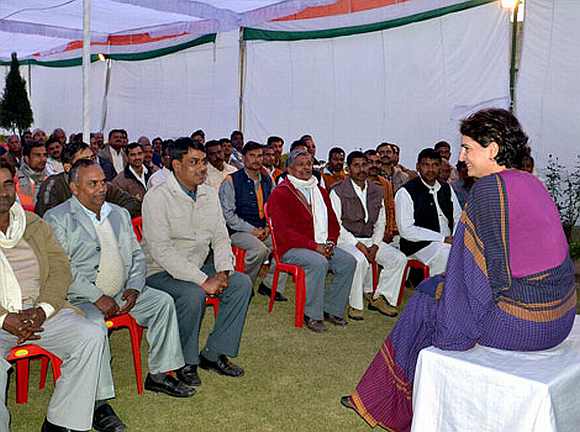 Priyanka interarcts with Congress workers in Amethi