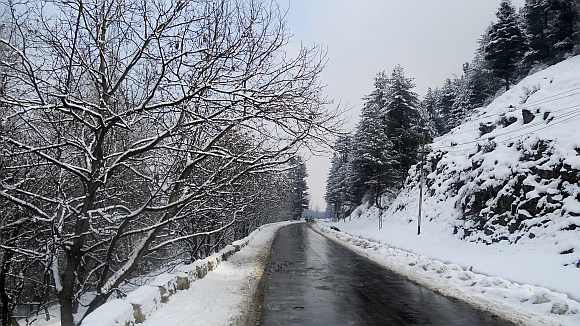 A view of the Srinagar-Baramulla Road