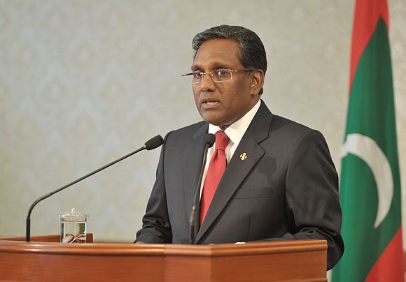 Newly sworn-in President Dr Mohamed Waheed Hassan addresses the nation
