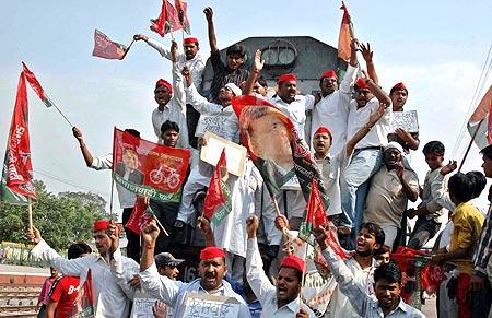 Activists from the Samajwadi Party protesting against the hike in oil prices at Prayag railway station in Allahabad