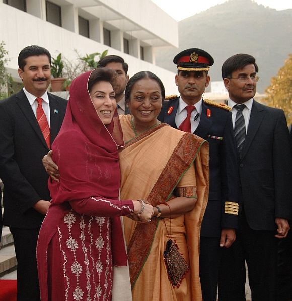 Pakistan Speaker Fehmida Mirza receives her Indian counterpart Meira Kumar at the National Assembly in Islamabad