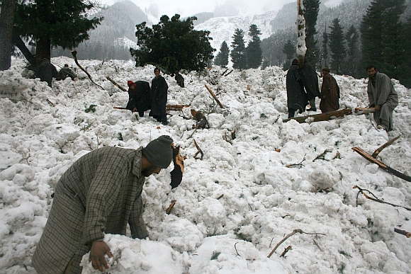 Rescue workers at Sonamarg