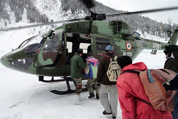 Snow trapped people evacuated by an army helicopter in avalanche-hit Sonamarg