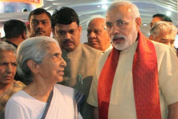 Modi with Gujarat Governor Kamla Beniwal