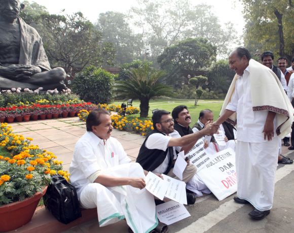 File image of Kerala MPs protesting in New Delhi over the Mullaperiyar row
