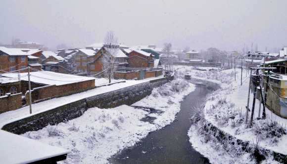 The heavy snowfall has also knocked out power and telephone lines in Kashmir