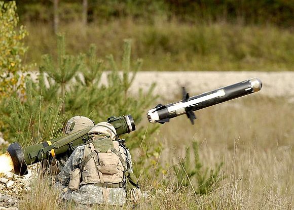 US army soldiers launching a Javelin anti-tank guided missile