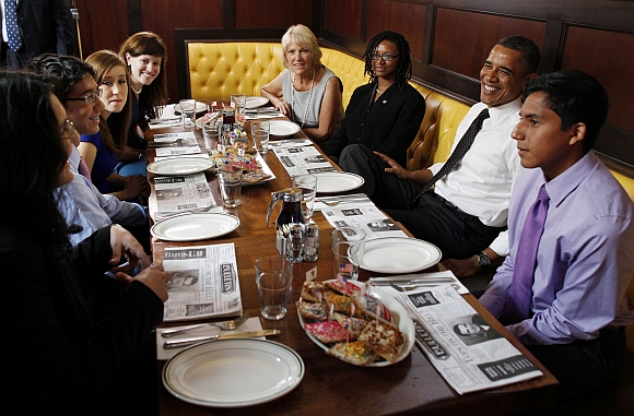 Obama has lunch with campaign volunteers from across the US at Ted