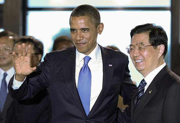 Obama speaks with China's President Hu Jintao