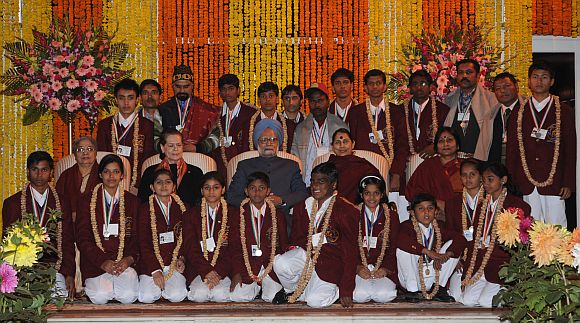 Prime Minister Manmohan Singh with the National Bravery Awards-2011 winners and their escorts, in New Delhi on January 23, 2012. National Advisory Council Chairperson Sonia Gandhi, Minister of State (Independent Charge) for Women and Child Development Krishna Tirath and Gursharan Kaur are also seen