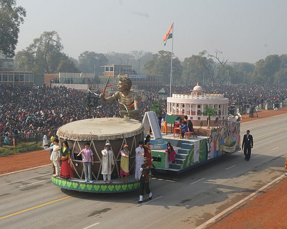 The tableau of Election commission of India passes through the Rajpath