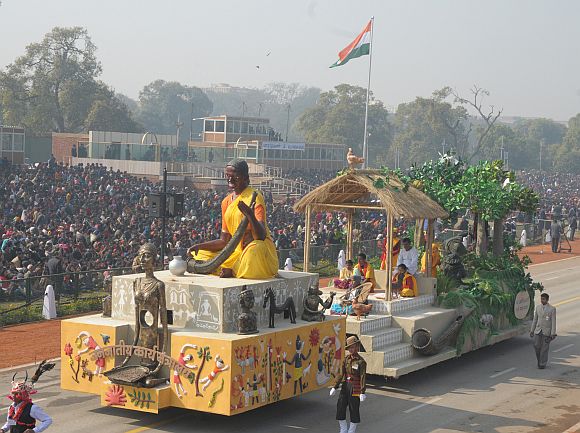The tableau of Ministry of Tribal Affairs passes through the Rajpath