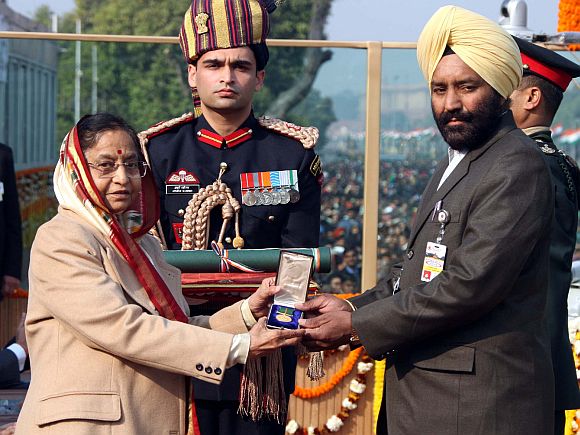 President Pratibha Devisingh Patil conferred the Ashoka Chakra on Lieutenant Navdeep Singh (Posthumous) of the Army Ordnance Corps / 15th Battalion, The Maratha Light Infantry, at the beginning of the 63rd Republic day celebrations