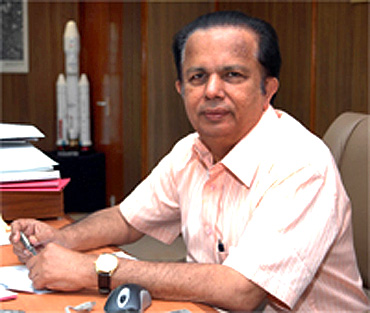 Former ISRO chief hits back at govt, seeks apology