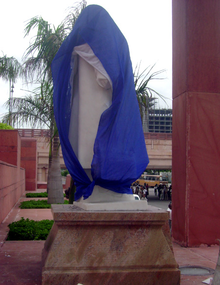 Vandals attack Mayawati's statue