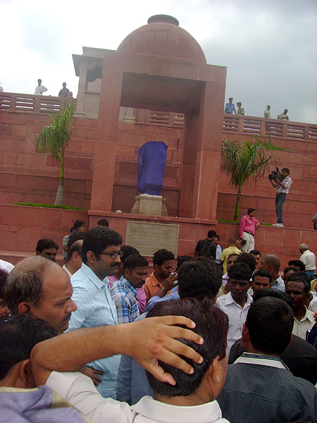 Vandals attack Mayawati's statue