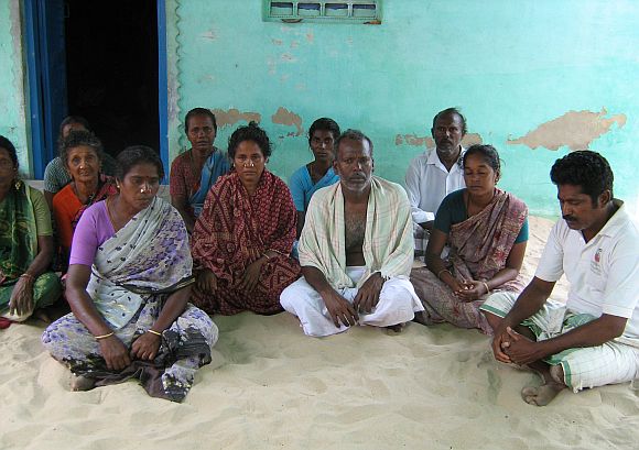 Villagers of Thoppuvalasai gather to mourn Sekar's loss