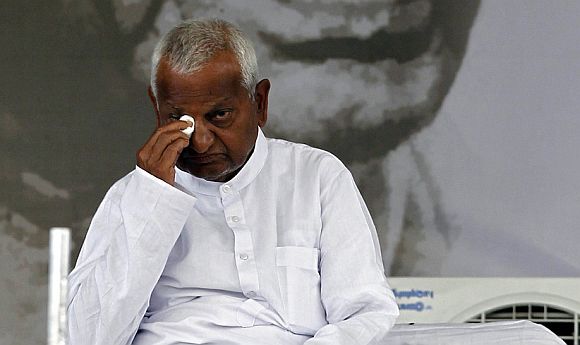Narayanasamy is a LIAR: Anna Hazare