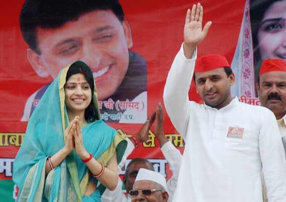 Uttar Pradesh Chief Minister Akhilesh Yadav with his wife Dimple during a rally