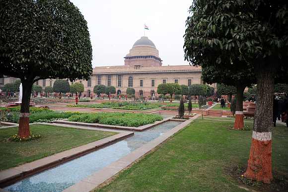 Guards stand in the Mughal gardens surrounding Rashtrapati Bhavan in New Delhi