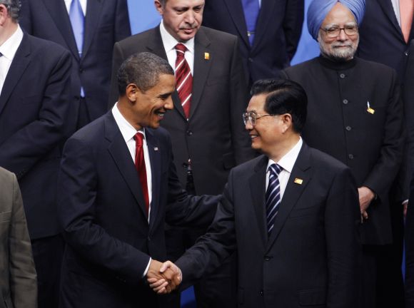 President Obama shakes hands with China's President Hu Jintao as Turkey's PM Erdogan (C) and Dr Singh look on, at the G20 Summit in Pittsburgh