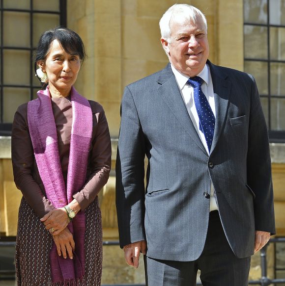 Suu Kyi and the chancellor of Oxford University, Chris Patten, pose in the grounds of the Bodleian Library in Oxford