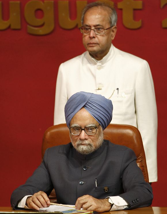 Mukherjee stands behind PM Singh during the 2008 SAARC summit in Colombo