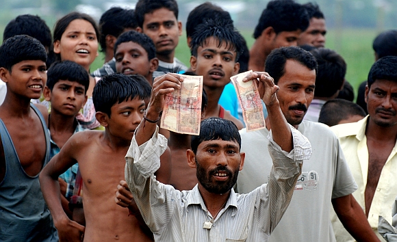 Hundreds of people thronged near a swamp at Chachal in Guwahati to collect currency notes of Rs 1,000 and Rs 500 which were found floating in the swamp