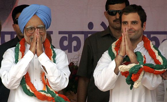 PM Manmohan Singh with Congress general secretary Rahul Gandhi addressing a campaign rally in Uttar Pradesh