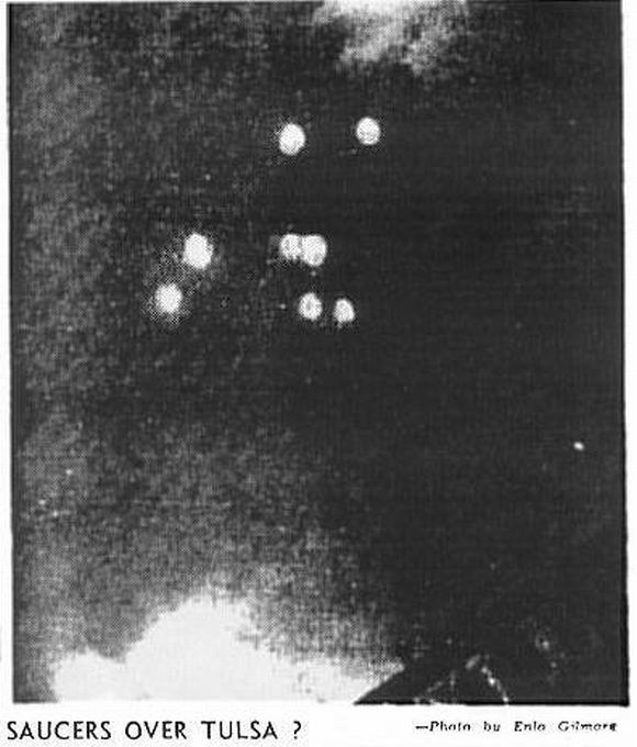 Eight Arnold-like objects photographed over Tulsa, Oklahoma, July 12, 1947 (from Tulsa Daily World).