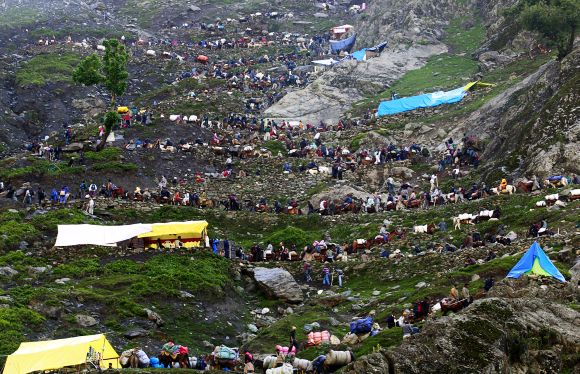 Thousands brave odds for a glimpse of Lord Amarnath