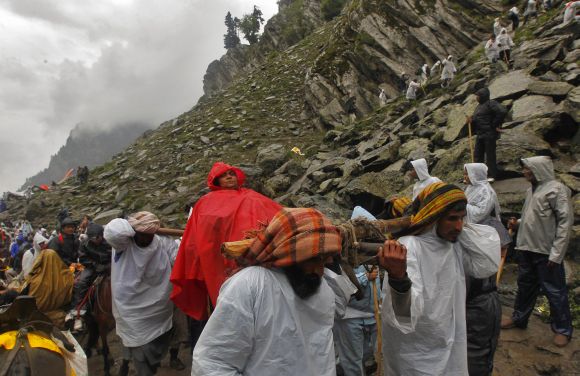 Thousands brave odds for a glimpse of Lord Amarnath