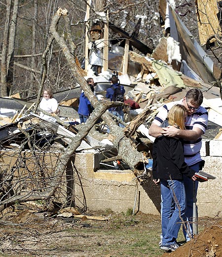 Deadly tornadoes tear across US