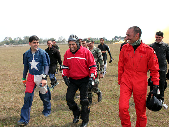 Lt Gen Halgali with the crew after the freefall jump
