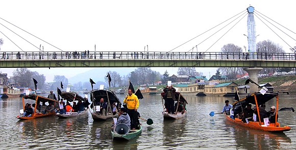 Protesters at the Dal Lake