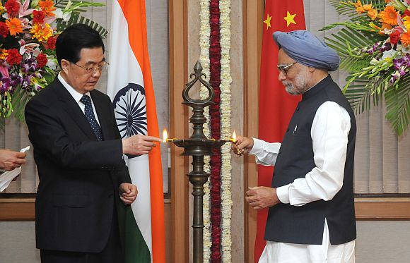 Prime Minister, Dr Manmohan Singh with the President of the People's Republic of China, Hu Jintao lighting the traditional lamp to launch the India-China year of friendship and cooperation, in New Delhi