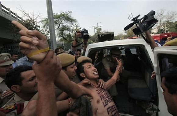 A Tibetan exile is detained by police during a protest against the visit of Chinese President Hu Jintao to India, outside the hotel where Hu is staying, in New Delhi