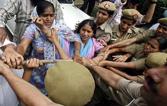 Sikh women scuffle with police during a protest against Jagdish Tytler and Sajjan Kumar, who were accused of leading anti-Sikh riots in 1984