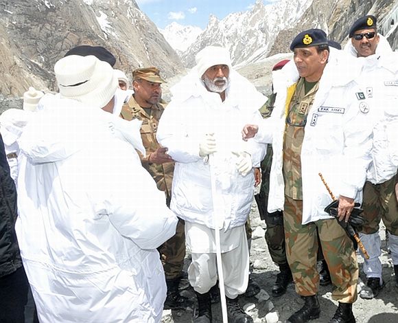 Pakistan Army Chief General Ashfaq Parvez Kayani during his visit to Gayari on Thursday with father of Major Zaka, who came under avalanche on April 7 2012