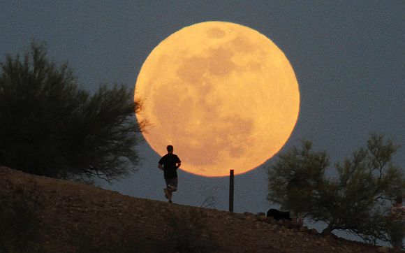 How 'SUPER MOON' enthralled the world!