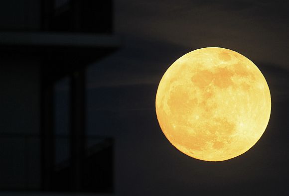 How 'SUPER MOON' enthralled the world!