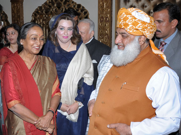 Lok Sabha Speaker Meira Kumar and Indian High Commissioner Sharat Sabharwal at a reception with Maulana Fazlur Rahman