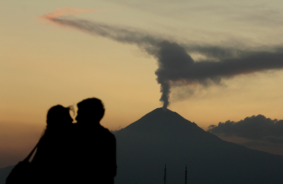 In PHOTOS: Mexico's simmering volcano