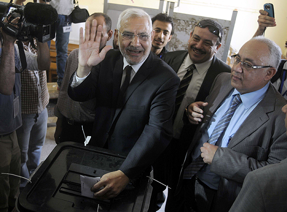 Presidential candidate Abdel Moneim Abol Fotouh casts his vote at a polling station in Cairo