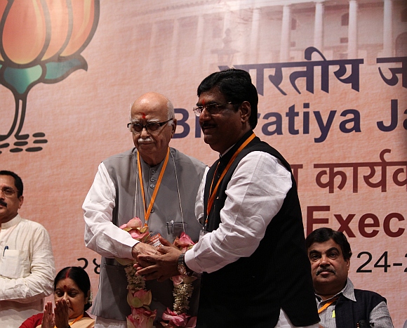 Senior BJP leaders LK Advani and Gopinath Munde