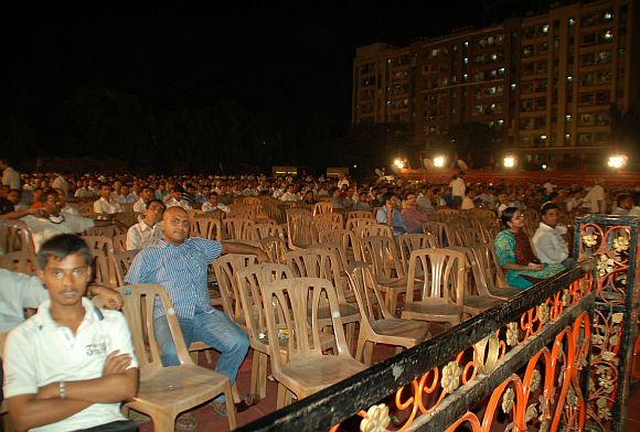 Crowds vanished when Modi finished talking