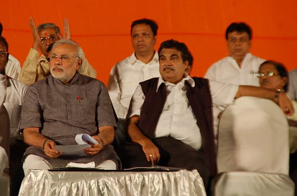 Modi and Gadkari at the BJP meet