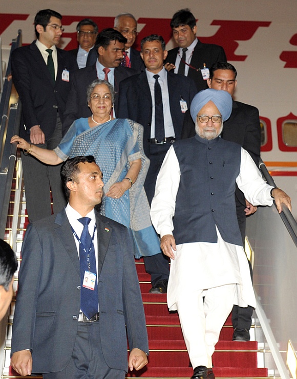 Prime Minister Dr Manmohan Singh and his wife Gursharan Kaur arrive at Nay Pyi Taw International Airport, Myanmar